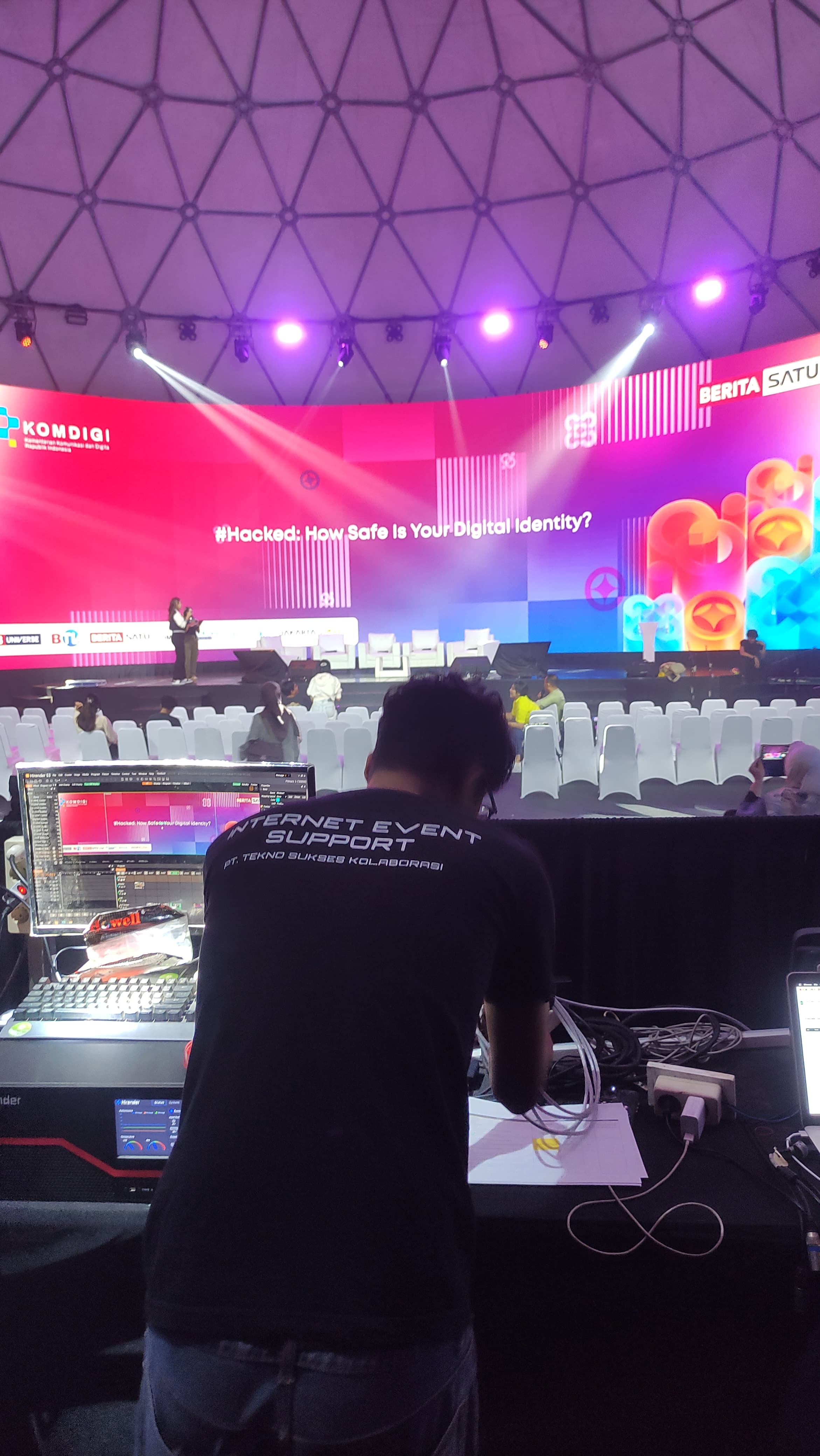 Support Internet Dgvers at Senayan Park